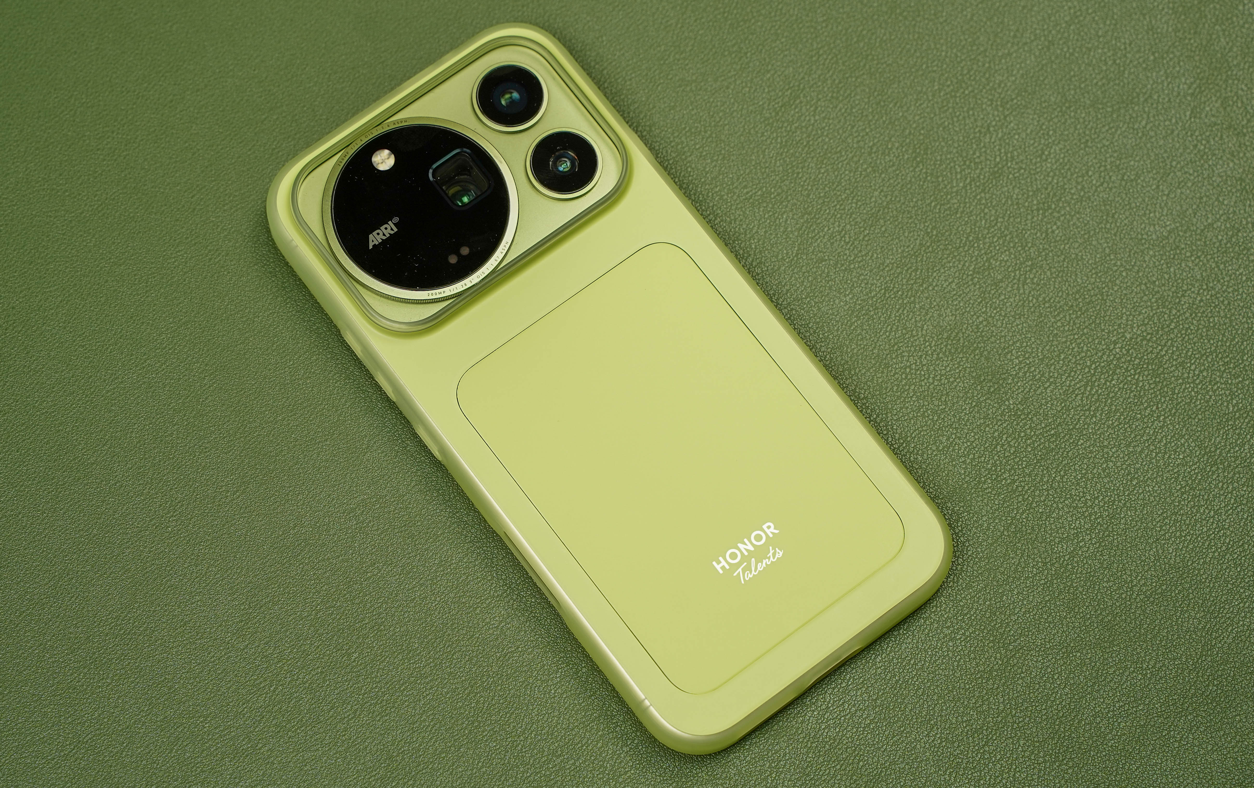 荣耀Magic 9 Pro Max苔青图赏