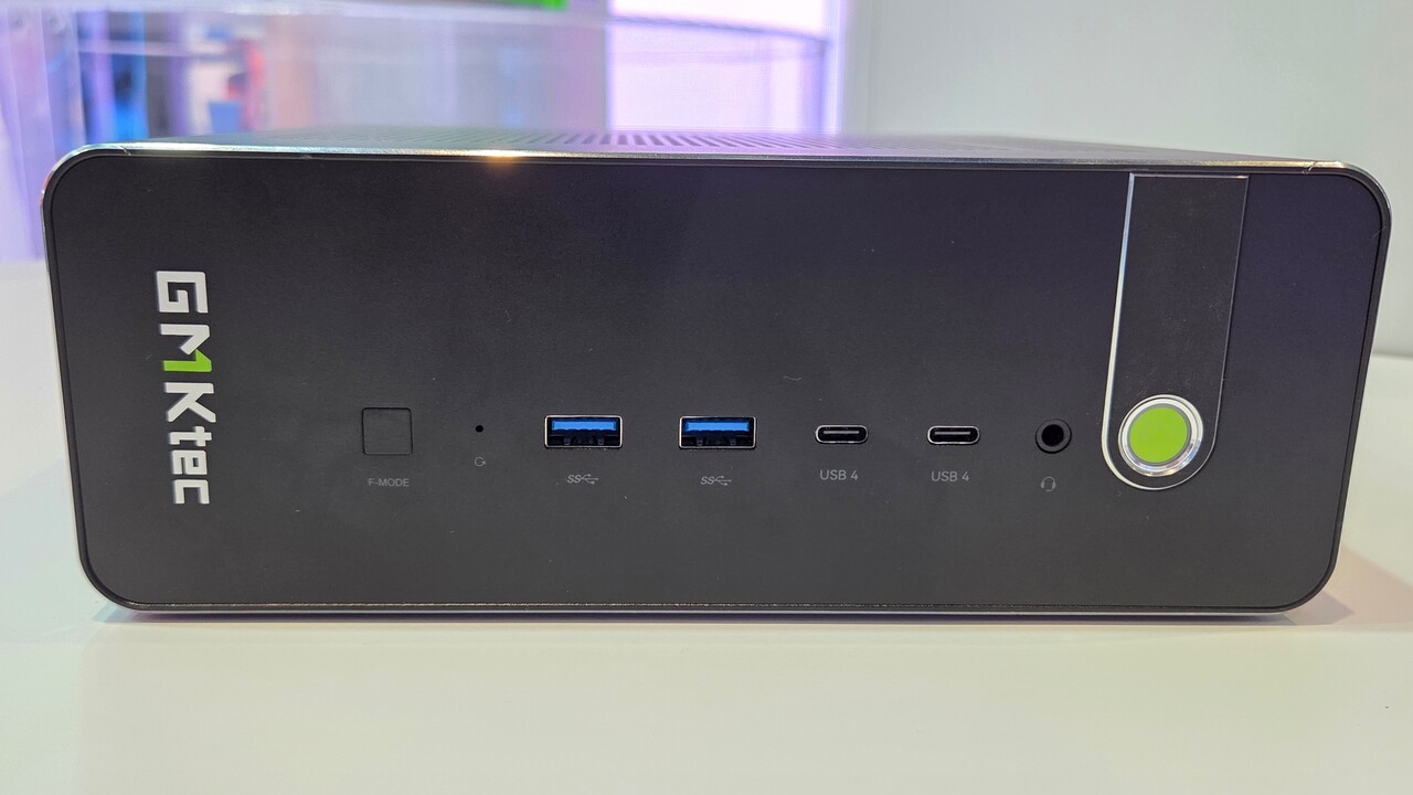 极摩客展出EVO-X5 Pro：锐龙AI Max+ PRO+192GB内存